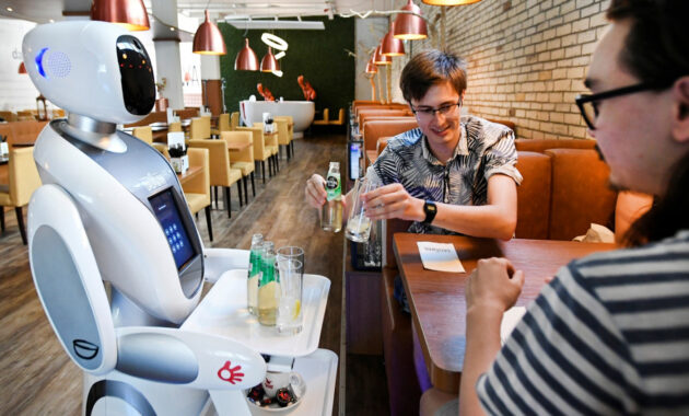 Gambar Konsep Robot Restaurant Melayani Pelanggan